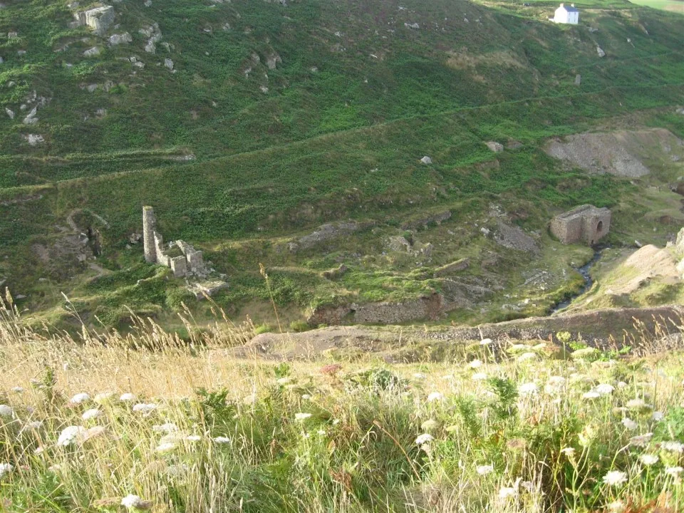 Day 5 kenidjack mine remains